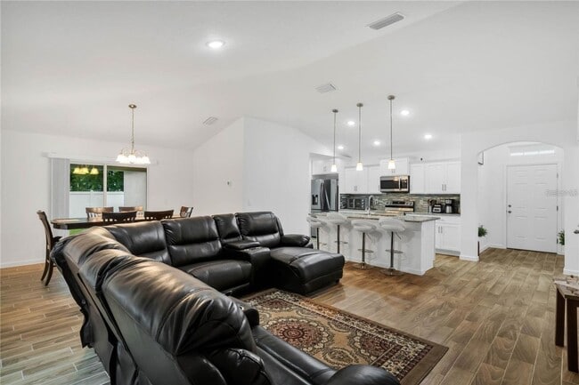 Building Photo - Poinciana Home