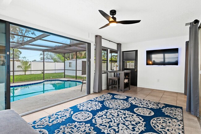 Building Photo - 1311 Cypress Ave