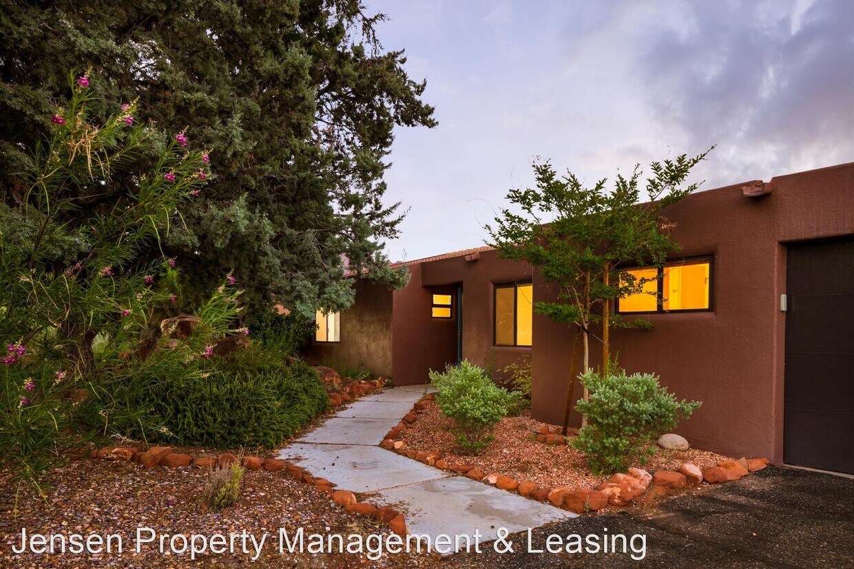 Primary Photo - 3 br, 2 bath House - 712 N. Wisteria Way