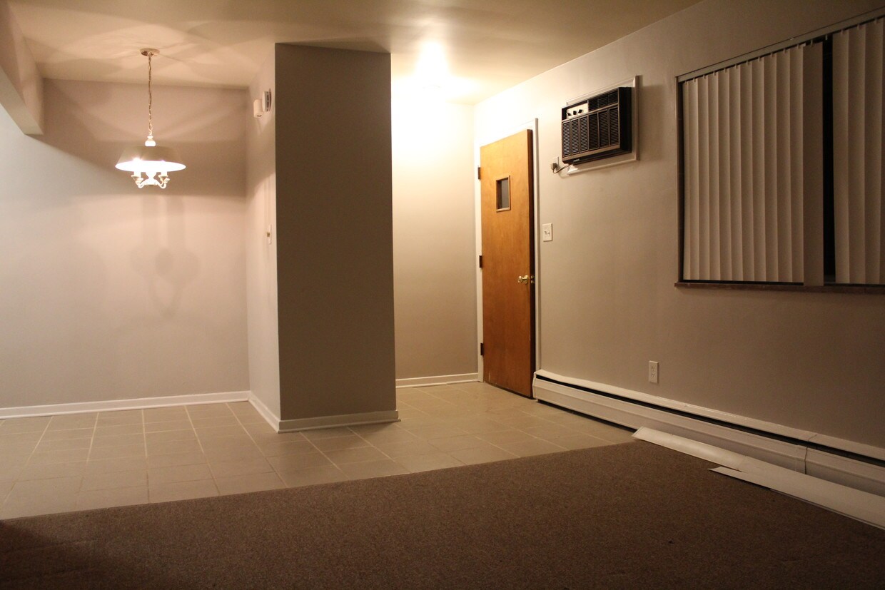 Living-Dining - 2336 Crooks Rd