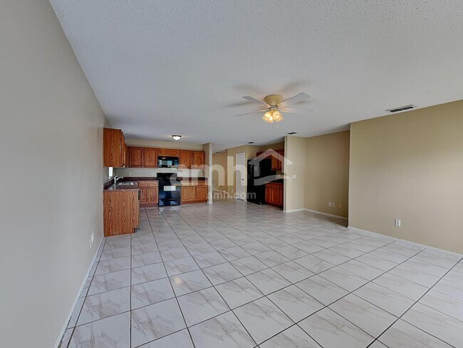 Building Photo - 3025 Holland Dr