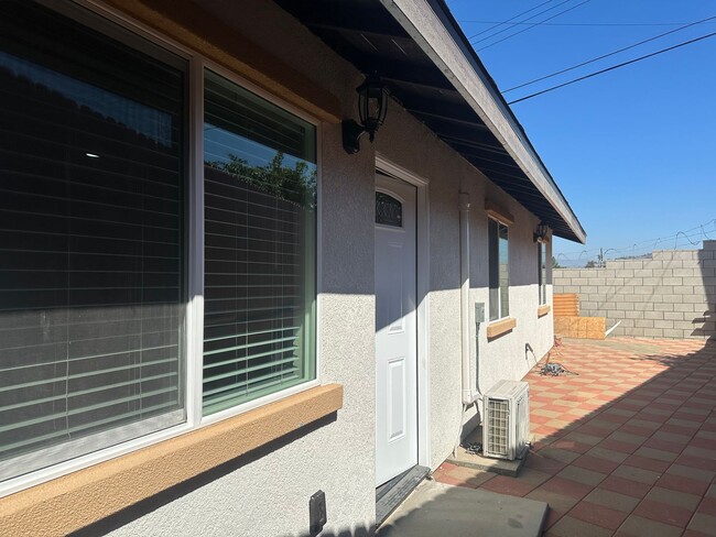 Photo - Randolph 8335/8337 Apartment