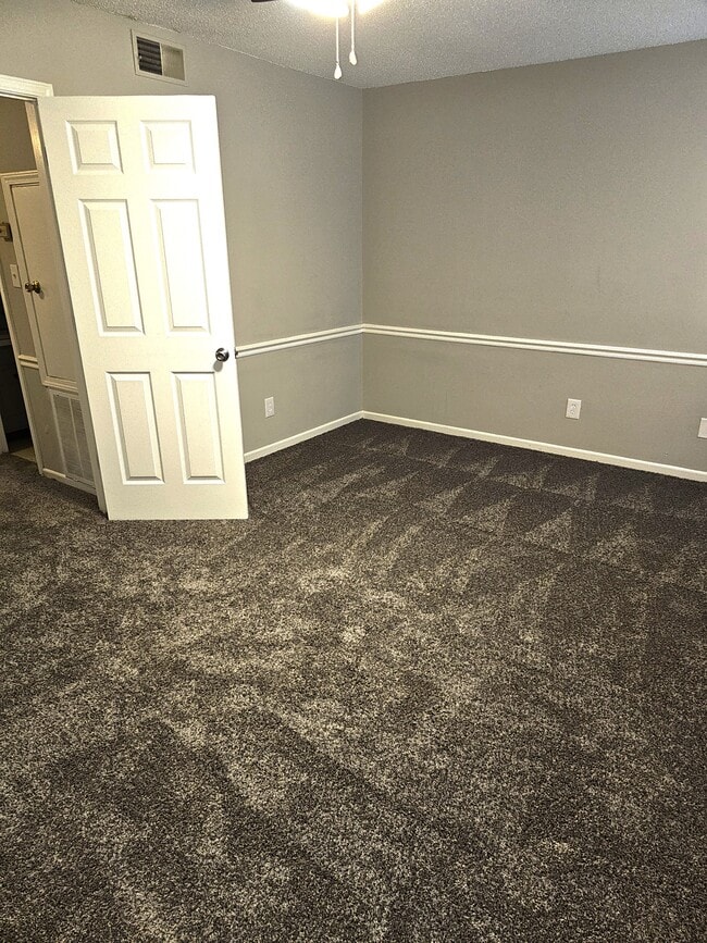 Building Photo - Countryside Gardens