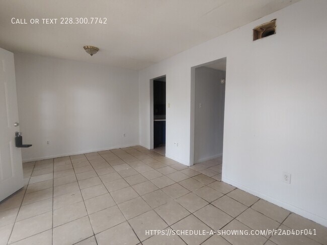 Building Photo - 1228 43rd Ave