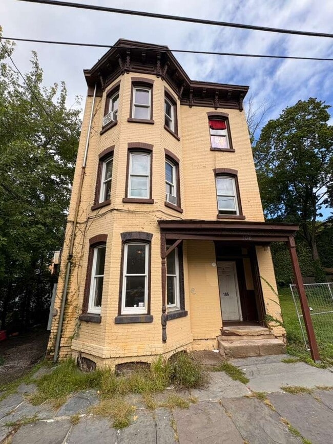 Building Photo - 106 Washington St