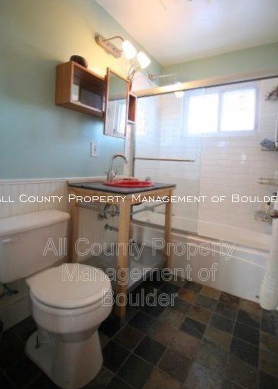 Building Photo - 3025 Moorhead Ave
