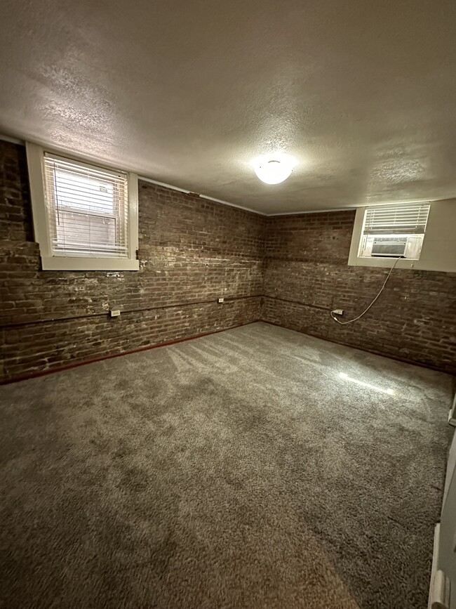 Foto del edificio - Basement 1 Bedroom in Uptown!