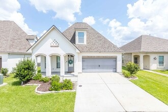 Building Photo - 6211 Lake Edge Dr