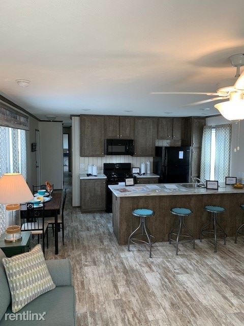 Foto del edificio - 1001 Pebble Creek Ct