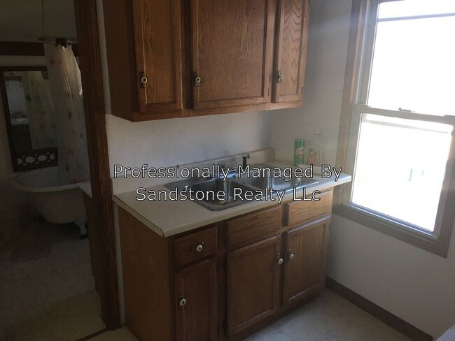Foto del edificio - Spacious Upstairs Duplex