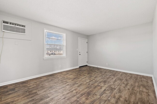 Foto del edificio - 110 Tandy Dr