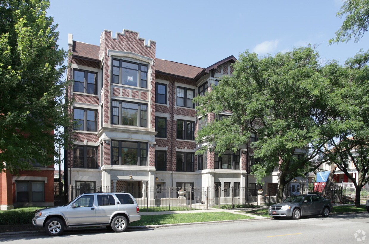 Primary Photo - 924-928 E Hyde Park Blvd