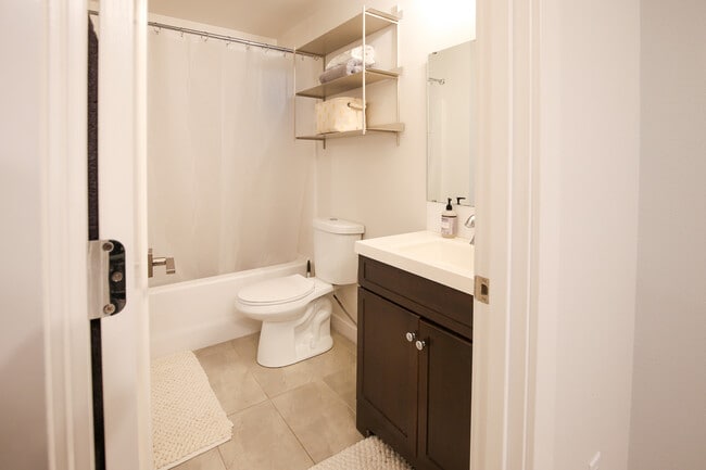 Bath - 2618 SE 51st Ave