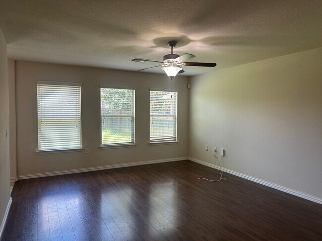 Foto del edificio - 3 Bed 2 Bath in Austin Tx
