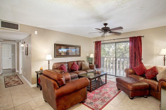 Foto del edificio - 8649 E Royal Palm Rd