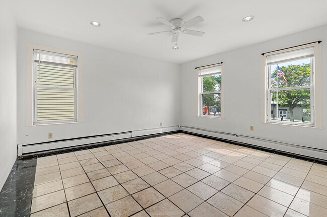 Foto del edificio - 571 Somerville Ave