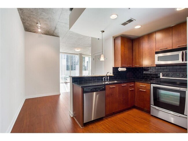 Building Photo - 3324 Peachtree Rd NE