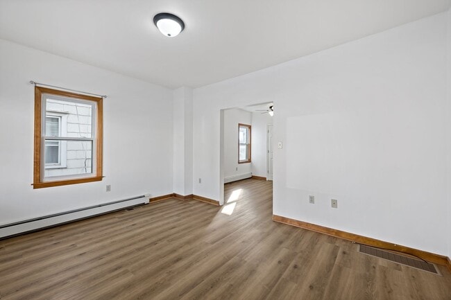 Foto del edificio - Spacious 4 Bedroom | 1.5 Bath | 1 Car Garage For Rent -Northampton PA