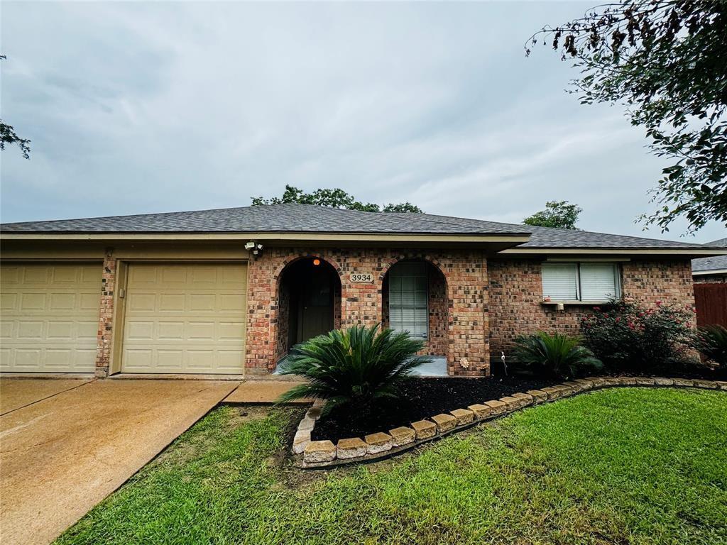 Primary Photo - 3934 Thistlewood Dr