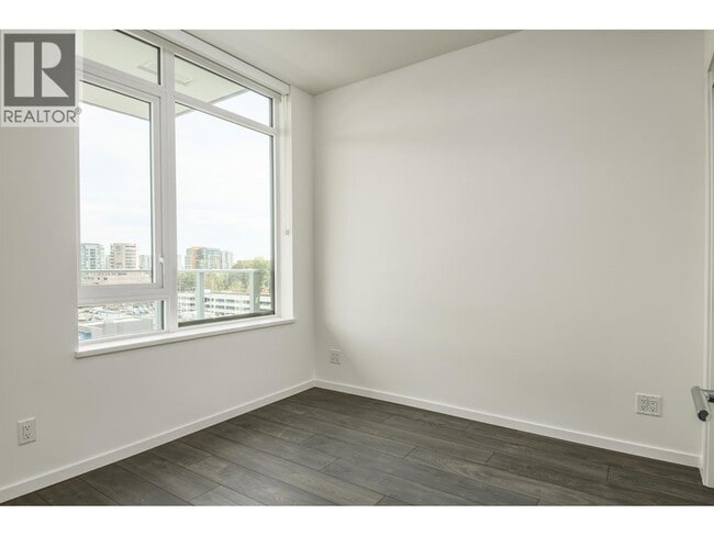 Photo du bâtiment - 6600 Minoru Blvd
