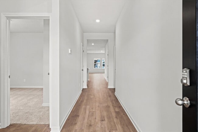 Building Photo - 320 Windemere Lp