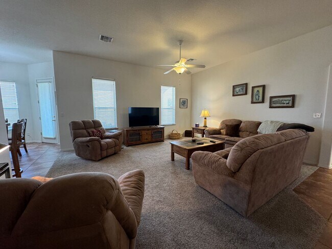 Foto del edificio - 3Br Furnished Home with Utilities Winter R...