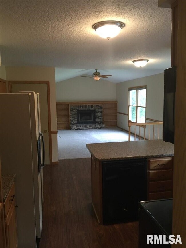 Building Photo - 2325 Hawk Dr