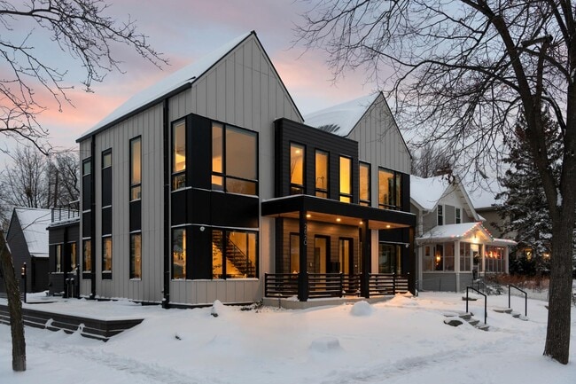 Building Photo - 2818 W 40th St