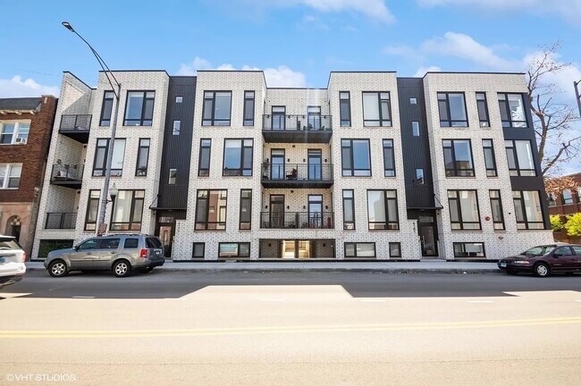 Building Photo - 3153 N Tripp Ave