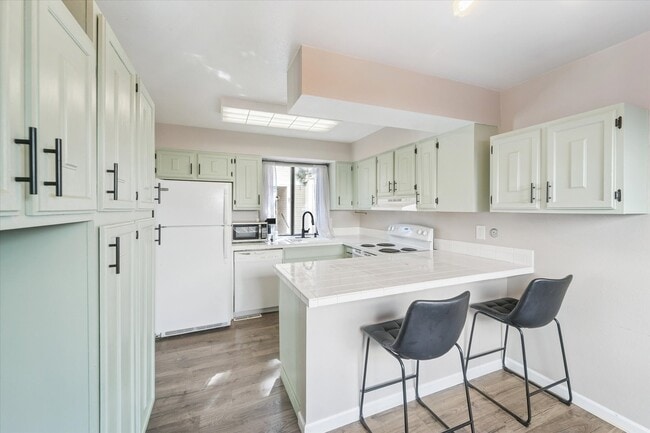 Foto del edificio - 1050 S Monaco St Pkwy