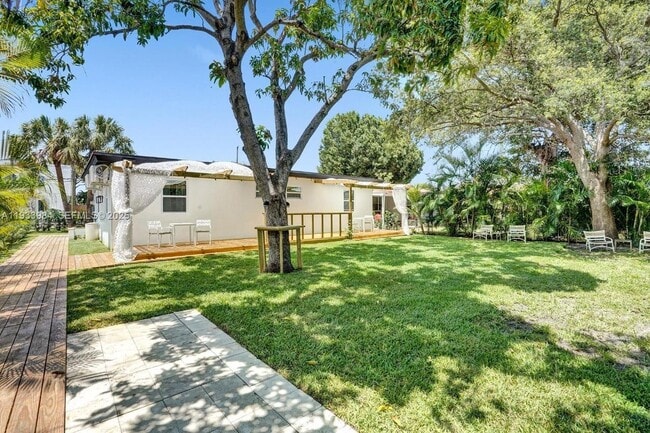 Building Photo - 208 SE 4th St