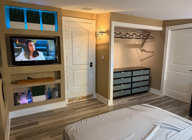 Photo - 345 Chardon Rd House