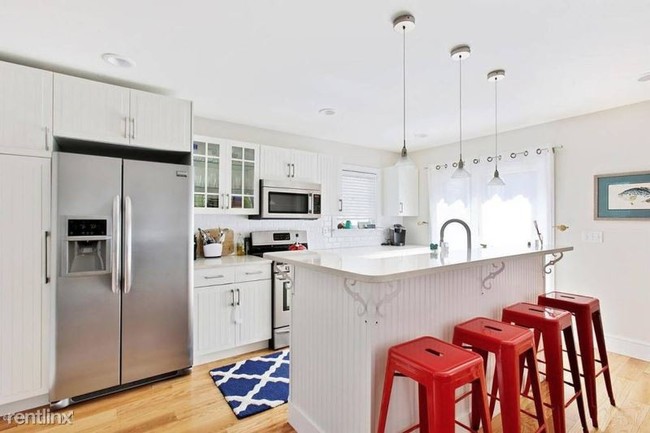 Building Photo - 3 br, 2 bath House - 16 Beach Street