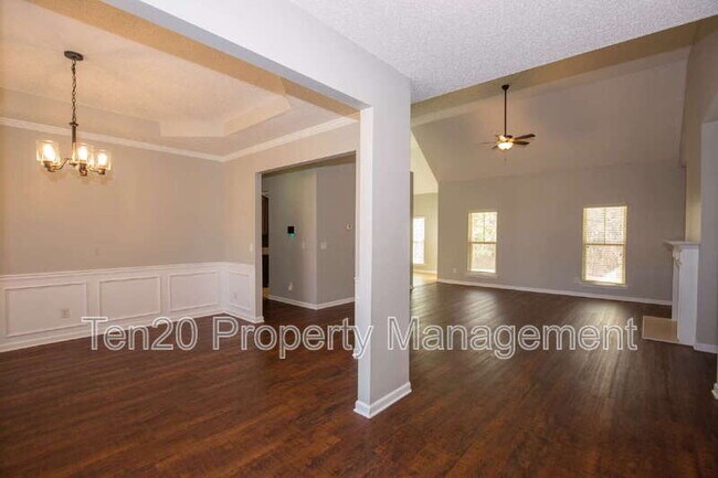 Foto del edificio - 28 White Pine Way