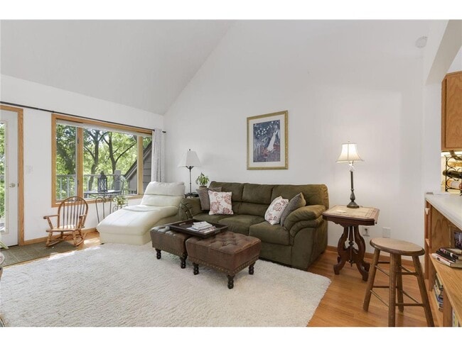 Building Photo - 2858 Kenwood Isles Dr