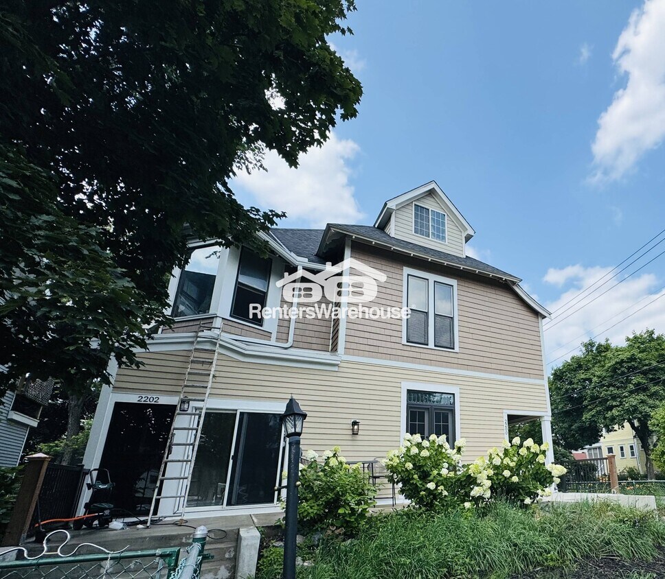 Foto principal - 2200 Fremont Ave S