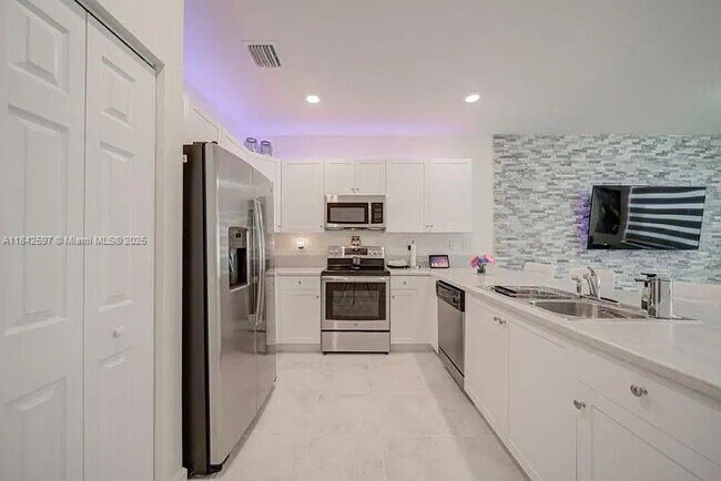 Foto del edificio - 3371 W 106th Terrace