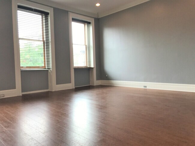 Foto del edificio - Charming 2 Bedroom/2 Bathroom Apartment in...