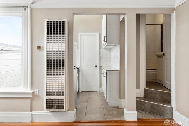 Building Photo - 376 Frederick St