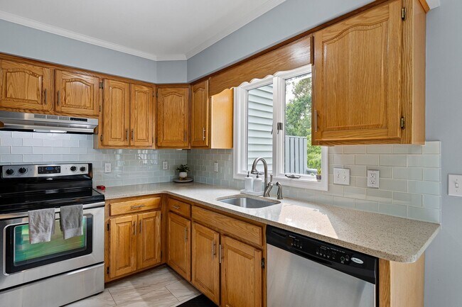 Foto del edificio - Beautiful End Unit Townhome in Weatherhill Farms