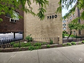 Building Photo - 7320 N Rogers Ave