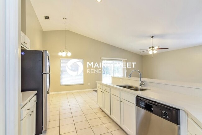 Foto del edificio - 4 Bedroom Pet-Friendly Home in Valrico, FL with Main Street Renewal