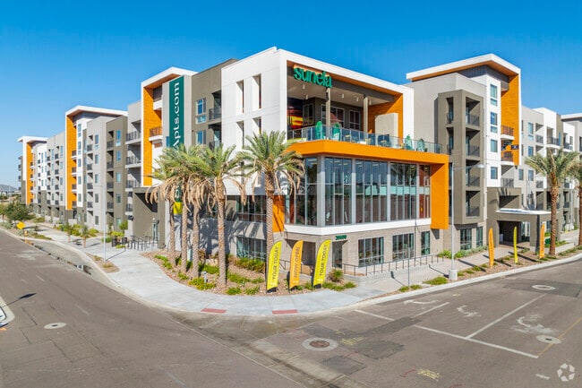 Building Photo - Sunela