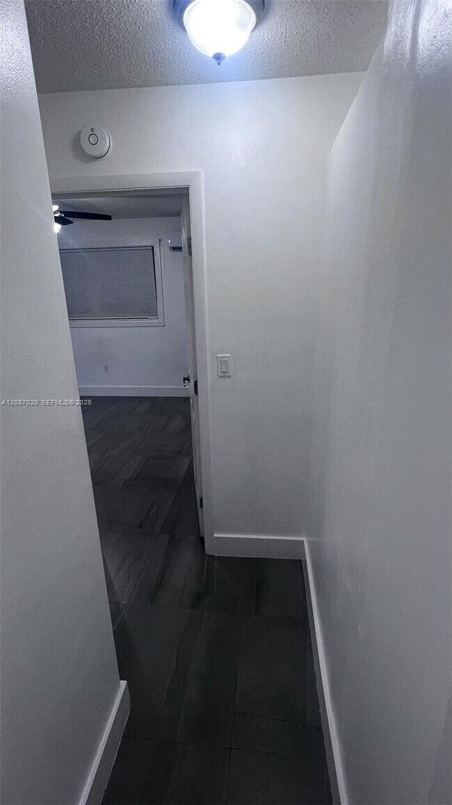 Foto del edificio - 6851 SW 28th St