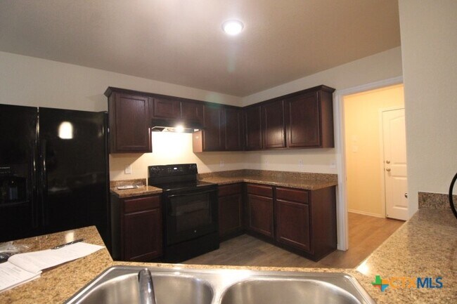Building Photo - 5301 Eagles Nest Dr