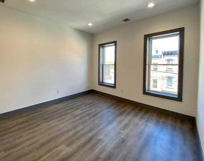 Foto del edificio - 2651 E Main St