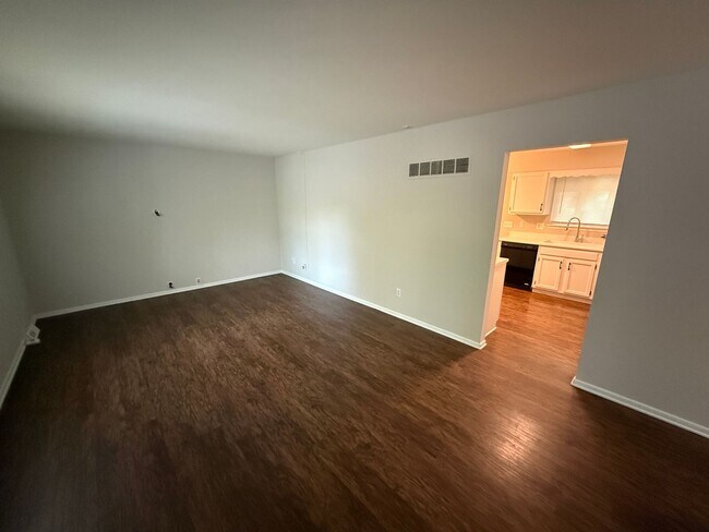 Foto del edificio - 3 bed, 2 bath, large yard AVAILABLE NOW!