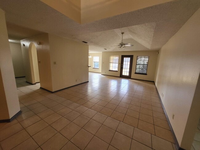 Building Photo - 1530 Serene Dr