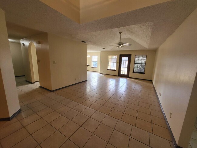 Foto del edificio - 1530 Serene Dr