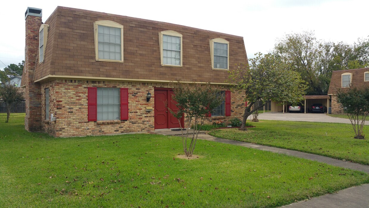 2 story Townhouse - 1901 W Shields Dr